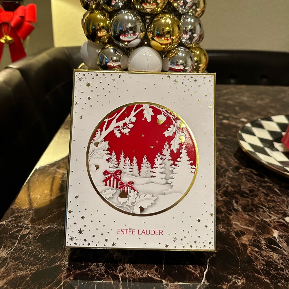 Brand New Estée Lauder Gift set. Skin Care Never Opened